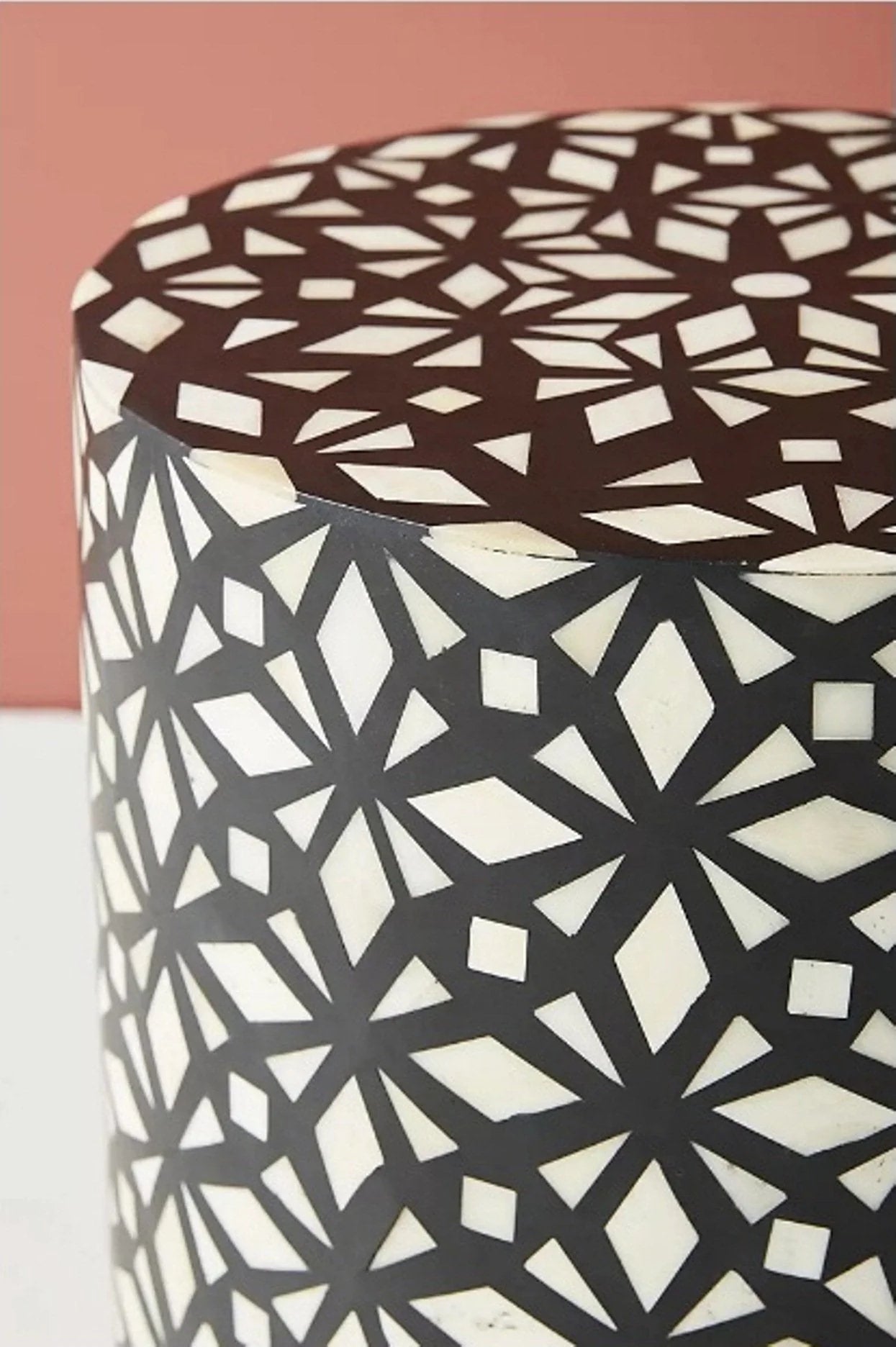 Inlay end new arrivals table